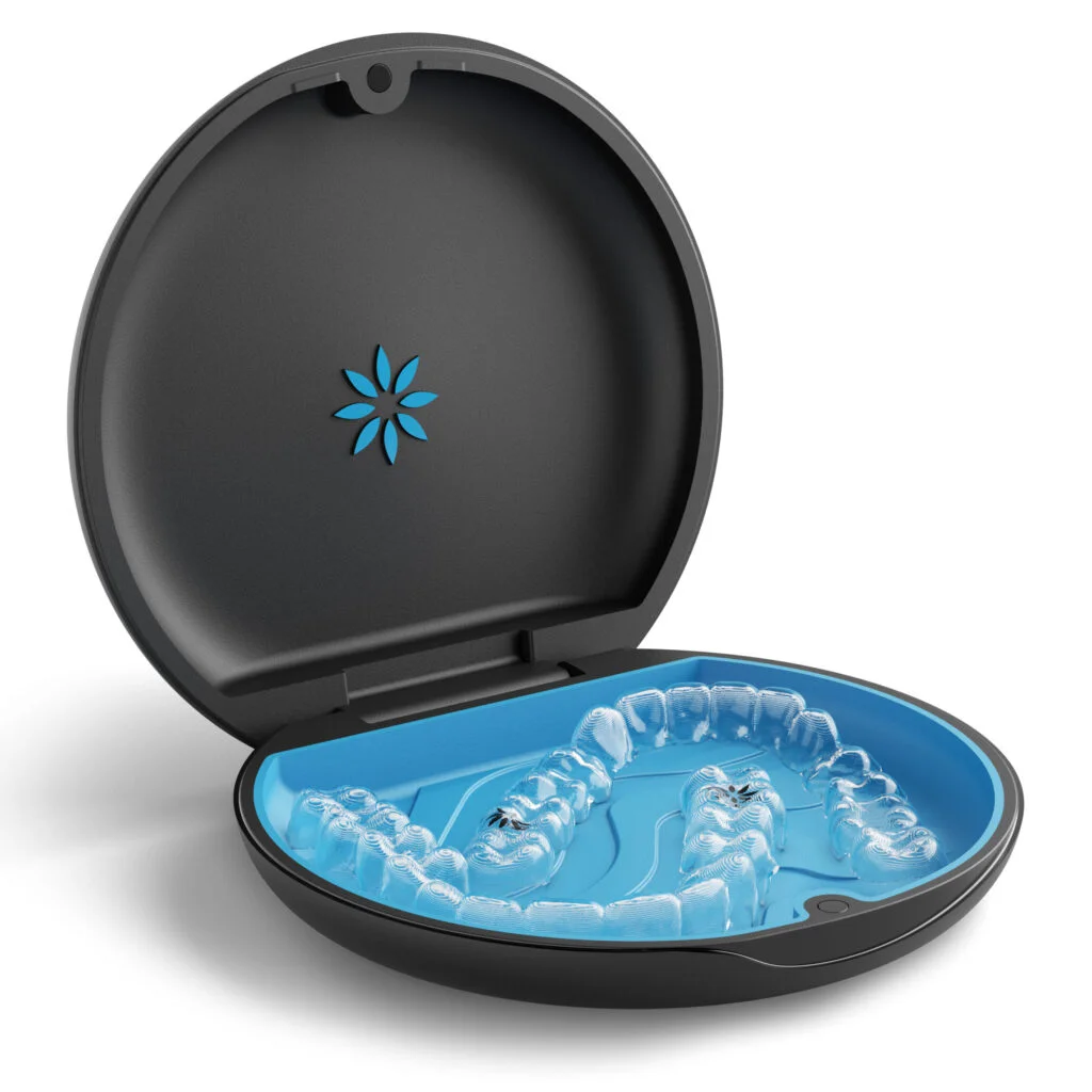 Invisalign_-_Product_-_Aligners_Case_In_Black_-_JPEG_-_IMG75-scaled-e1684837767711-1024x1024